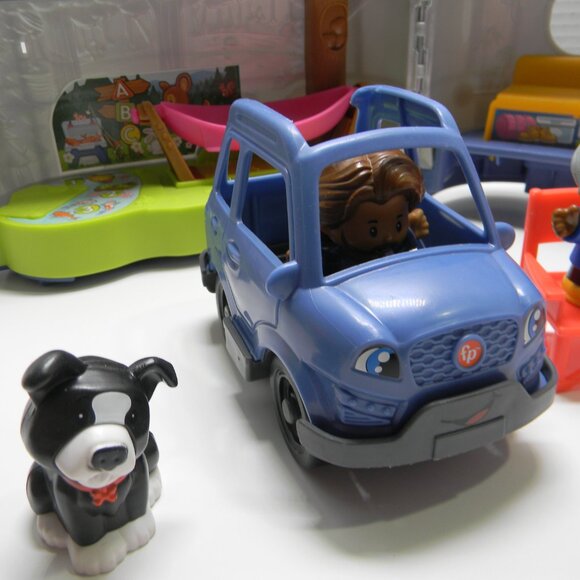 Fisher-Price Little People Light-Up Learning Camper Electronic Toy RV Learning - Picture 9 of 16